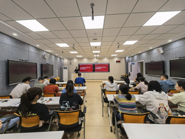 对接产业需求 赋能职教新发展——计算机专业开展人工智能人才培养专题教研会